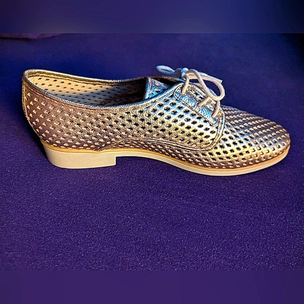 Chelsea Crew Gold Perforated Loafer - Picture 4 of 4